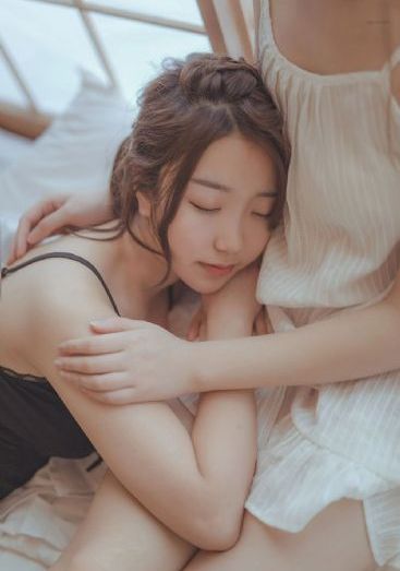 固定手脚的痒女生的脚心