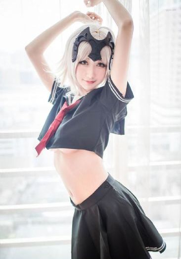男子被扇耳光后连续打女子头