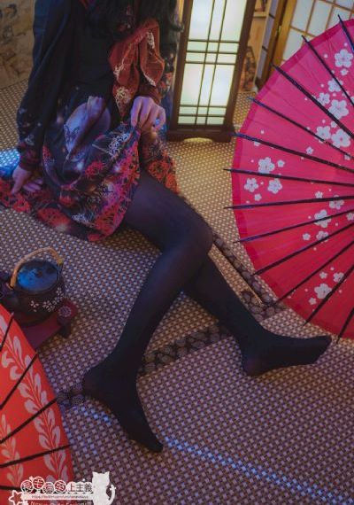郑钦文夺冠后倒地喜极而泣