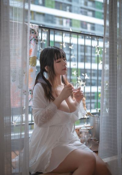 解开岳的丰满奶罩bd