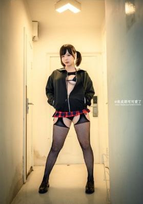 新闻联播里亮相的伊能静