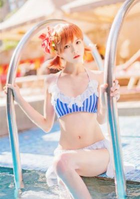 美女被挠痒痒